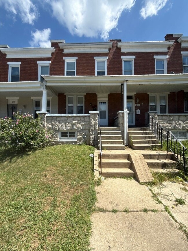 Building Photo - Three Bedroom Home In Baltimore