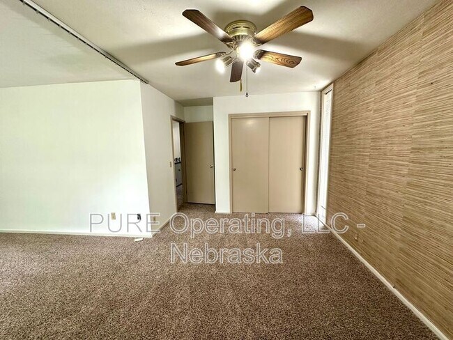 Building Photo - 1631 N 109th Plaza