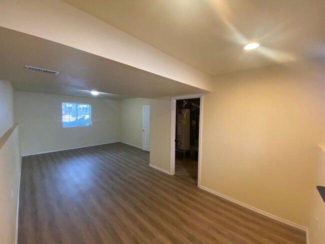 Building Photo - BEAUTIFUL GLENEDEN HEIGHTS HOUSE NEXT TO P...