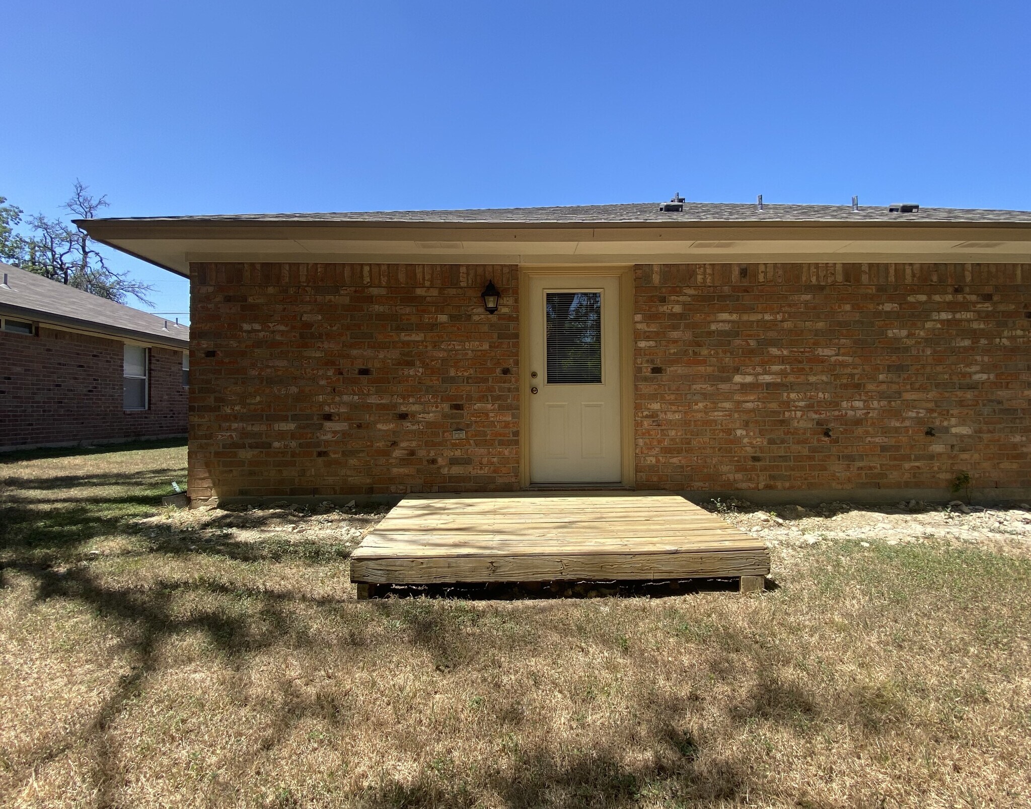 Building Photo - 1002 W Avenue B