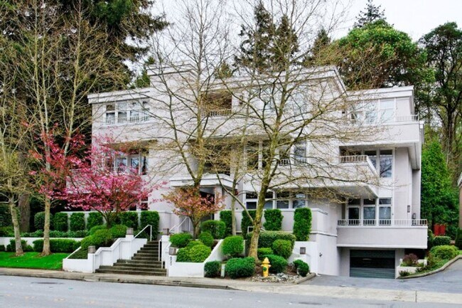 Building Photo - 2bd/2ba Bellevue Condo