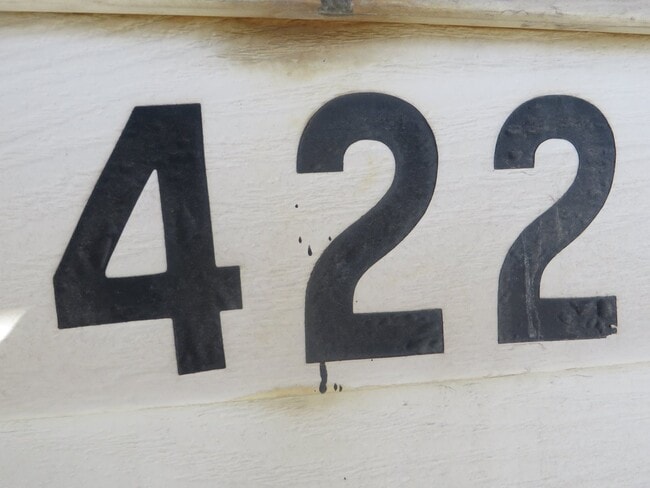 Building Photo - February - One Bedroom Cottage House in the Heart of Downtown (West Central, Downtown)