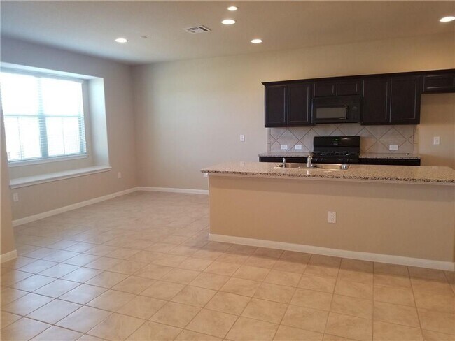 Building Photo - 2880 Donnell Dr