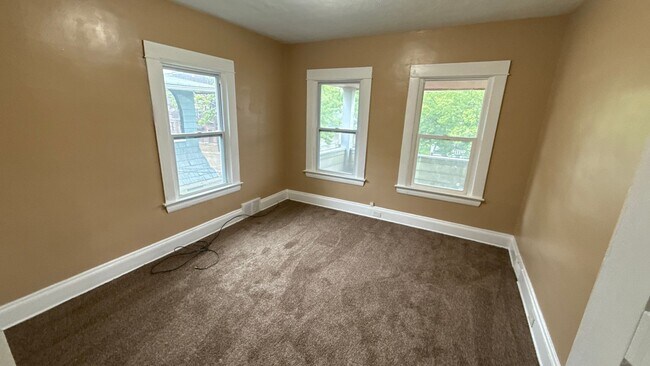 Building Photo - Renovated home