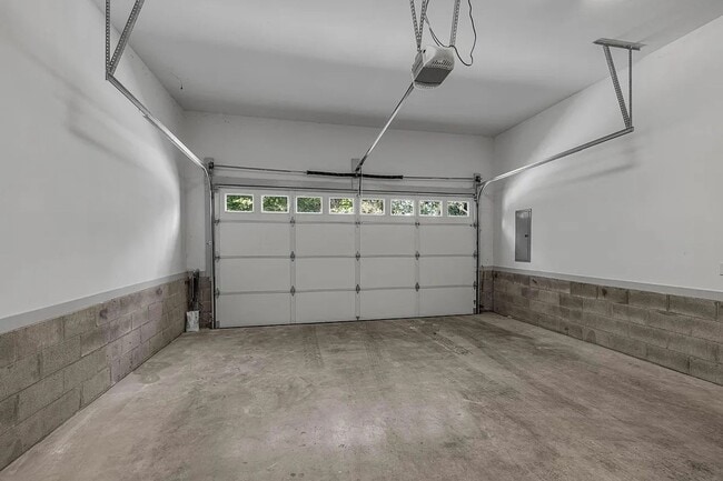 Building Photo - Great condo in East Nashville off Gallatin...