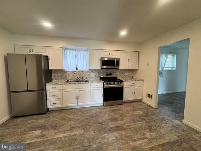 Building Photo - 176 Chapel Dr