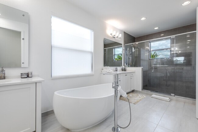 Building Photo - 8131 Laurel Falls Dr