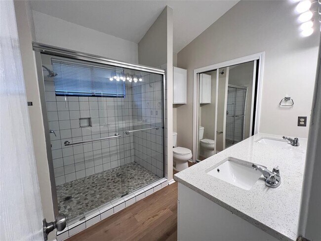 Building Photo - 1518 White Oak Loop
