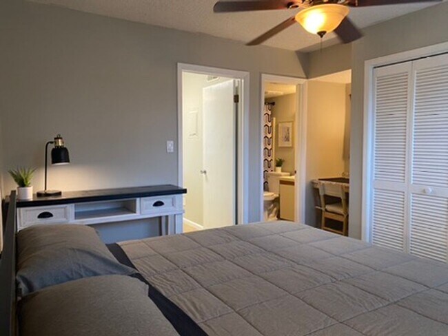 Building Photo - Fully Furnished Month to Month Condo Convenient to FSU Downtown Tallahassee