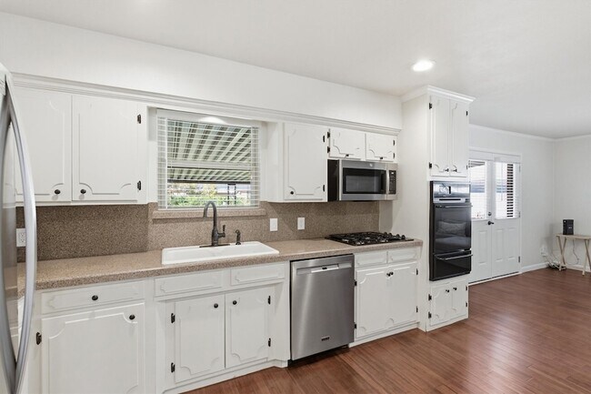 Building Photo - 8739 Ukiah Dr