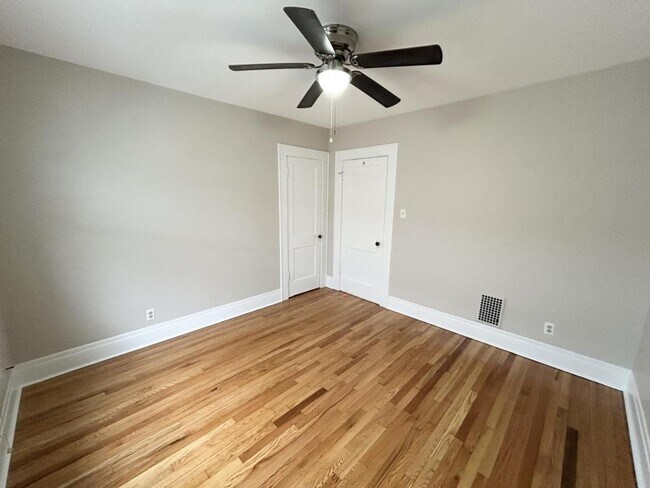 Building Photo - 214 Woodbine Ave