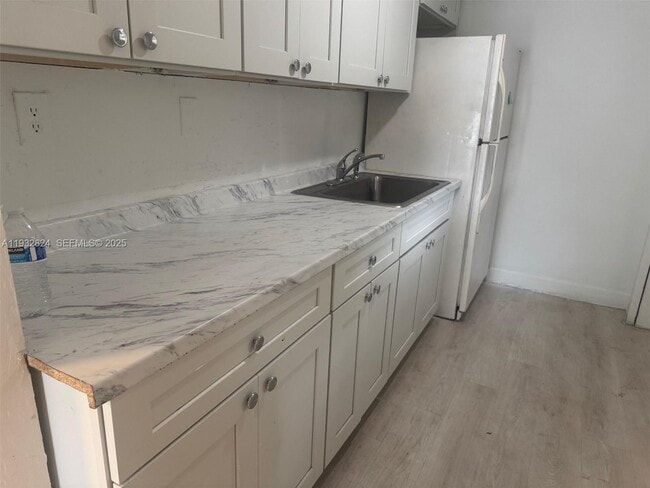 Building Photo - 611 S 24th Ave