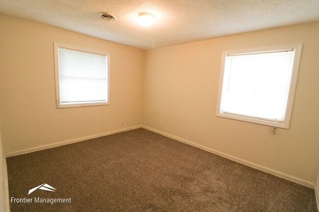 Building Photo - Three Bedroom Home Near Westloop Shopping ...