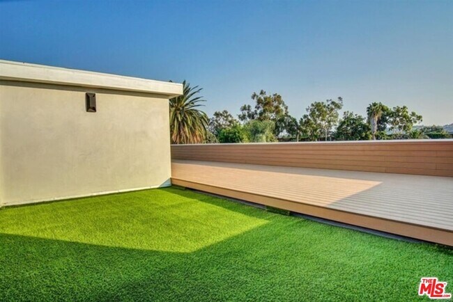 Building Photo - 2419 Cochran Ave