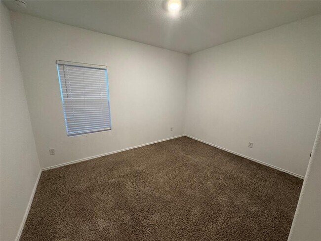 Building Photo - 502 Thunderstorm Ave