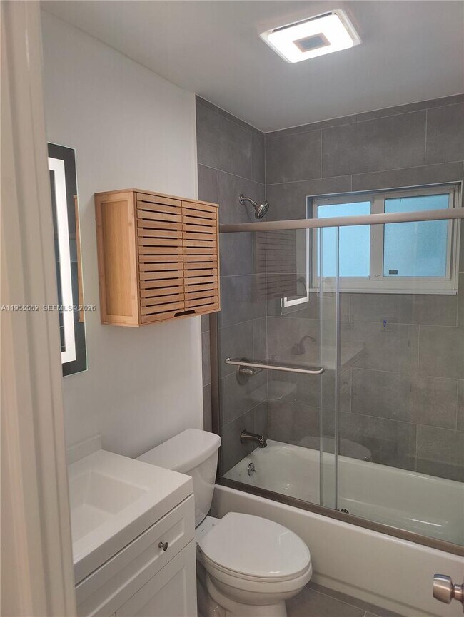 Building Photo - 1400 NW 2nd Ave