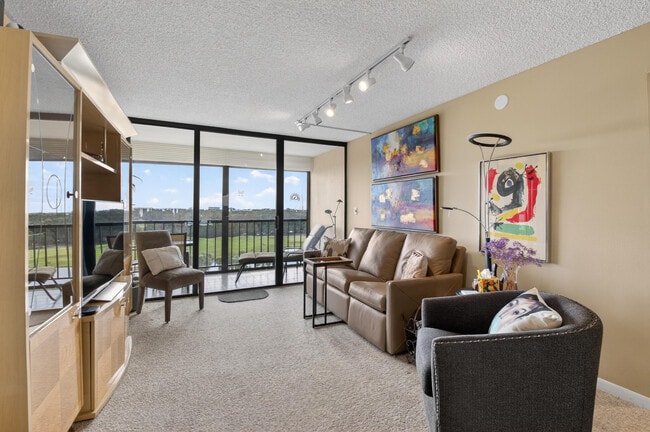 Building Photo - 7754 Lakeside Blvd