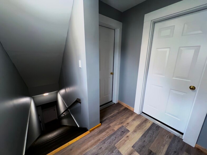 Building Photo - 15 Park Cir