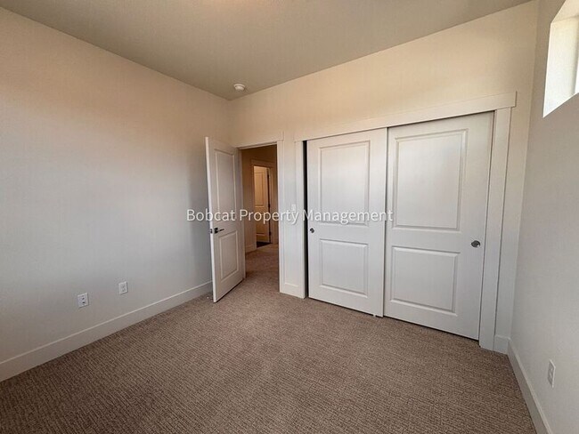 Building Photo - 1112 Little Ln
