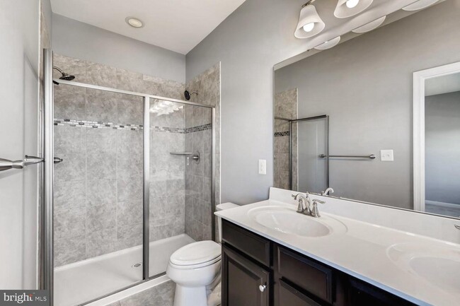 Building Photo - 8225 Secluded Cove Ln
