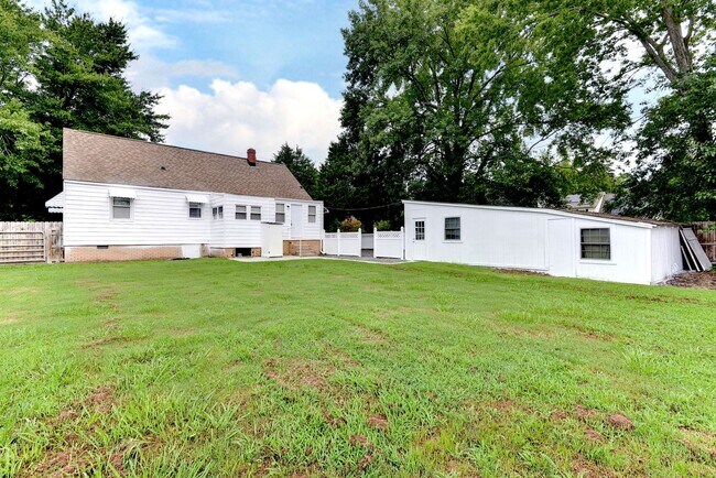 Building Photo - 606 Yorktown Rd