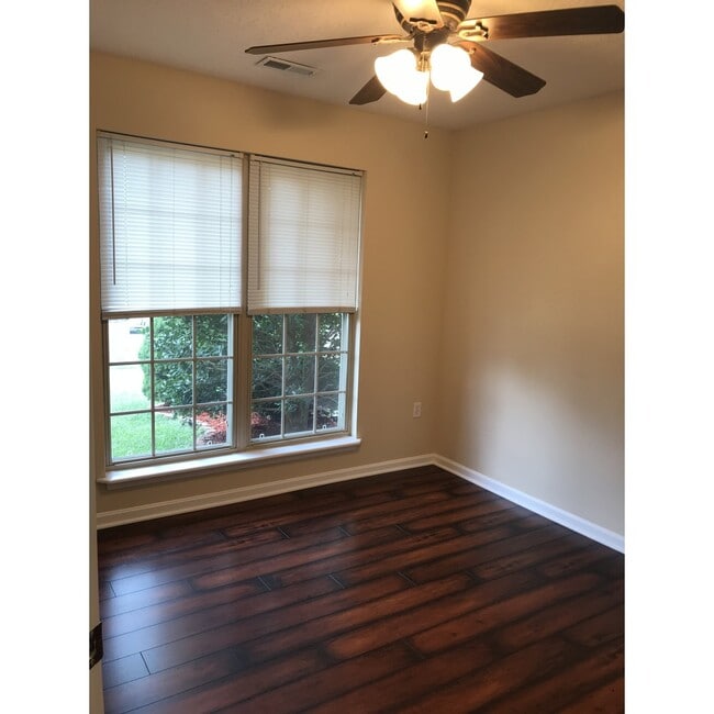 Building Photo - All Brick 4 bedroom, 2 Bath Home