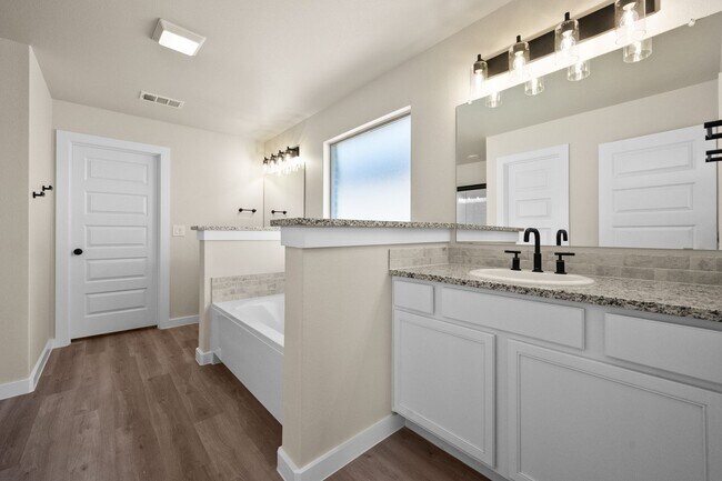 Building Photo - 4 Bedroom Rental Available July 7th in Lub...