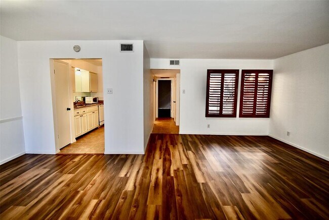 Building Photo - 4810 McKinney Ave