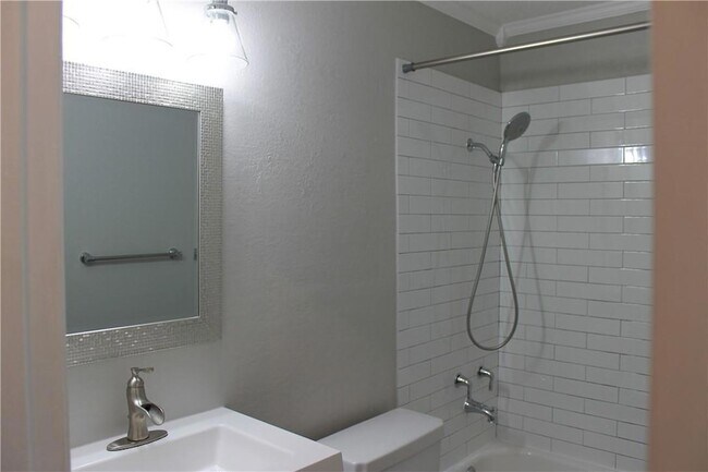 Building Photo - 6806 Lunar Dr