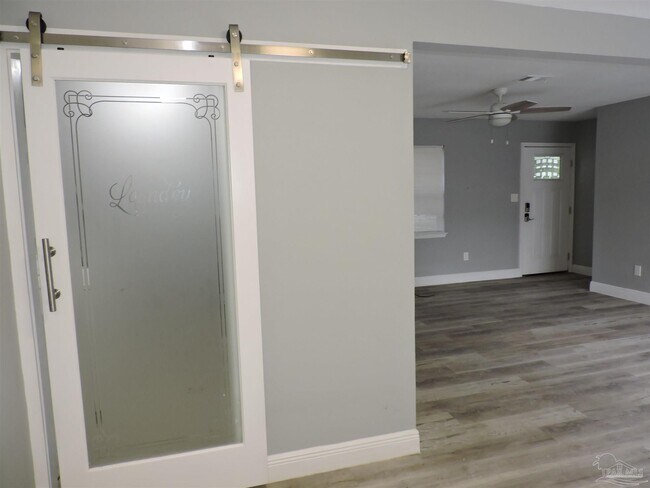 Building Photo - 603 N Crow Rd