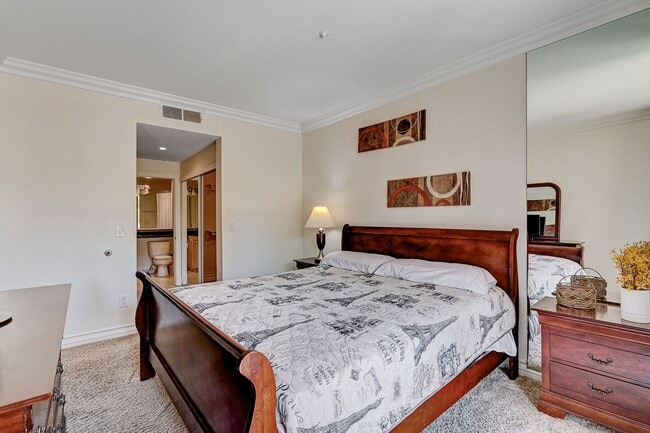 Building Photo - Luxurious Meridian Condo. Live 24/7 Guard ...