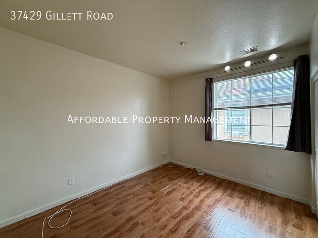Building Photo - 37429 Gillett Rd