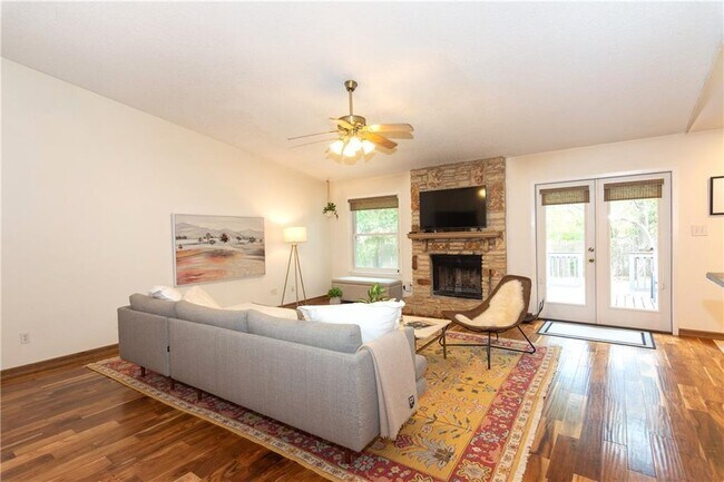 Building Photo - 4802 Summerset Trail