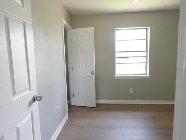 Building Photo - 8033 Ritz St
