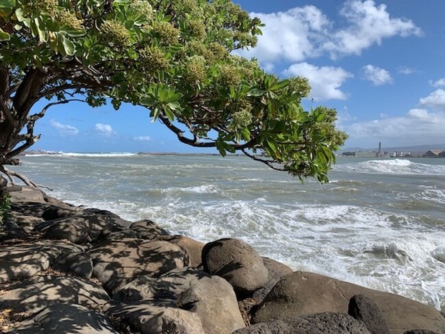 Building Photo - 2Bed/1.5Bth Remodeled fresh clean..like new move in ready now!