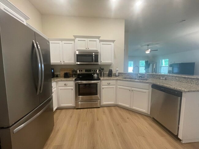 Building Photo - 124 Ridgeway Cir