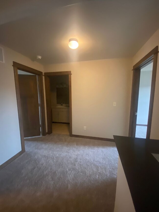 Building Photo - Valley West End Unit Condo- Available NOW!