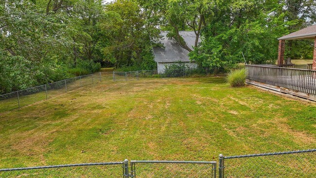 Building Photo - Private 3BR Brick Home with Scenic View