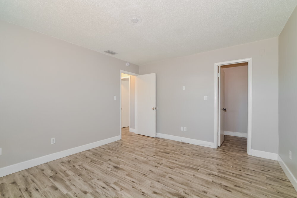 Building Photo - 1301 Baranova Rd