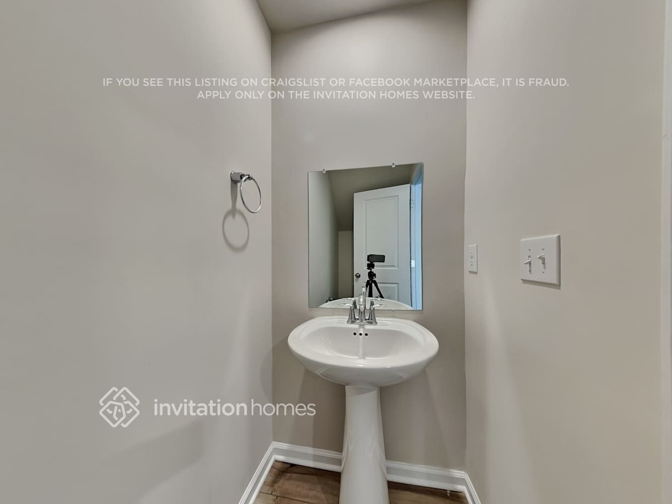 Building Photo - 1143 Woodhouse Dr