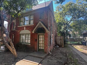 Building Photo - Cute 2 bedroom, 1 bath upstairs duplex in ...