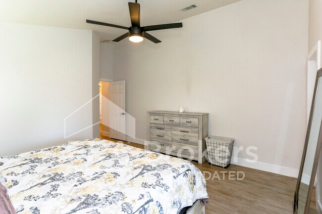 Building Photo - 6110 Melanie Dr