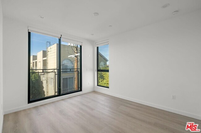 Building Photo - 3755 S Canfield Ave