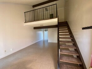 Building Photo - spacious one bedroom loft in Hanford