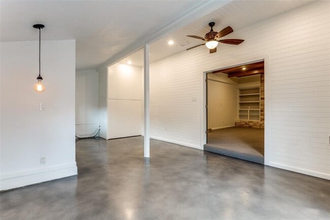 Building Photo - 9203 Knoll Crest Loop