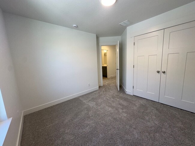 Building Photo - 5228 Acacia Dr