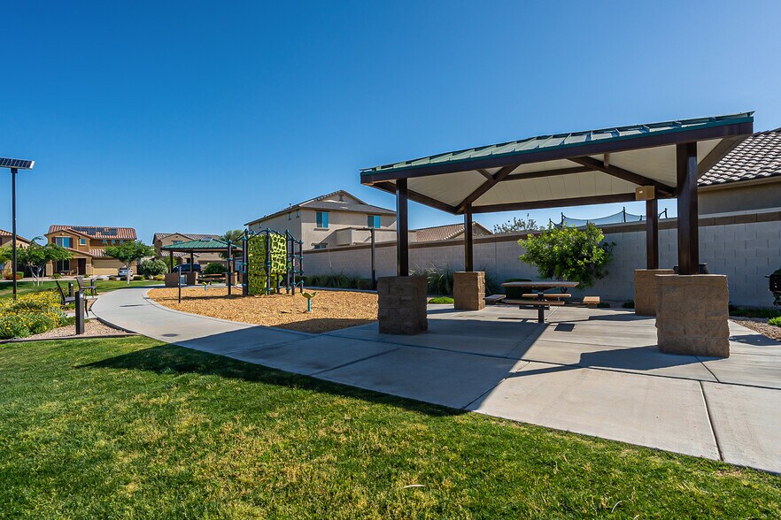 Building Photo - 15877 W Mauna Loa Ln