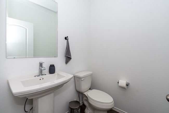 Building Photo - 5419 Wyndham Rdg Ln