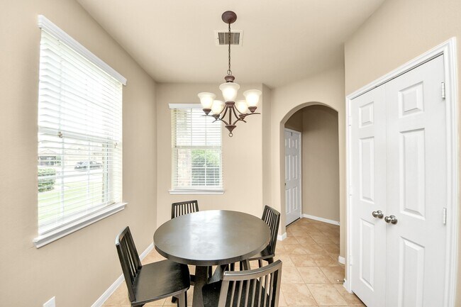Building Photo - 8428 Willow Loch Dr