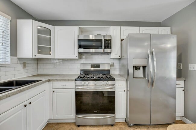 Building Photo - 225 W 750 S